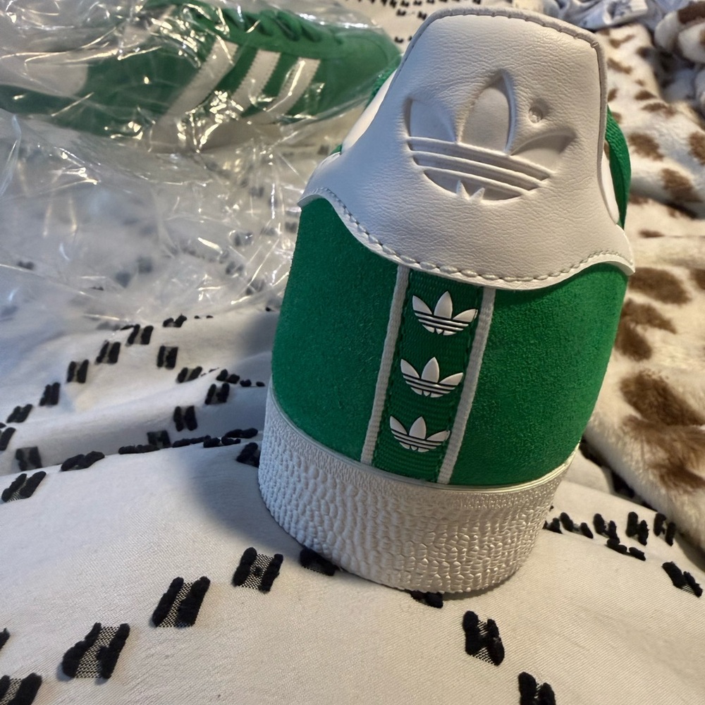 M9 W10 Adidas Green and White Suede Sneakers - Picture 2 of 4